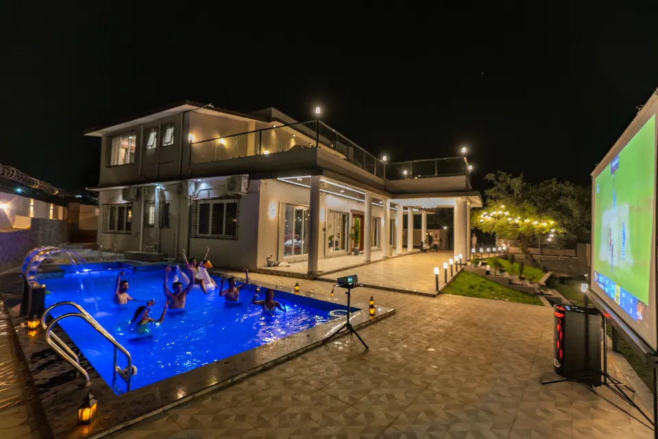 Enjoy Sport Screenings by the Pool