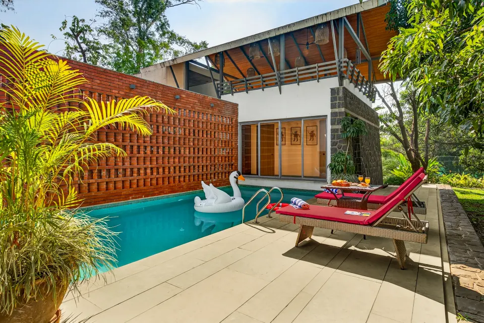 Salt Water - Pool area 2