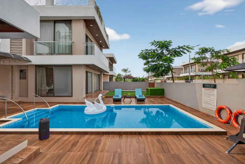 Lumi & Sol - Pool Area 3