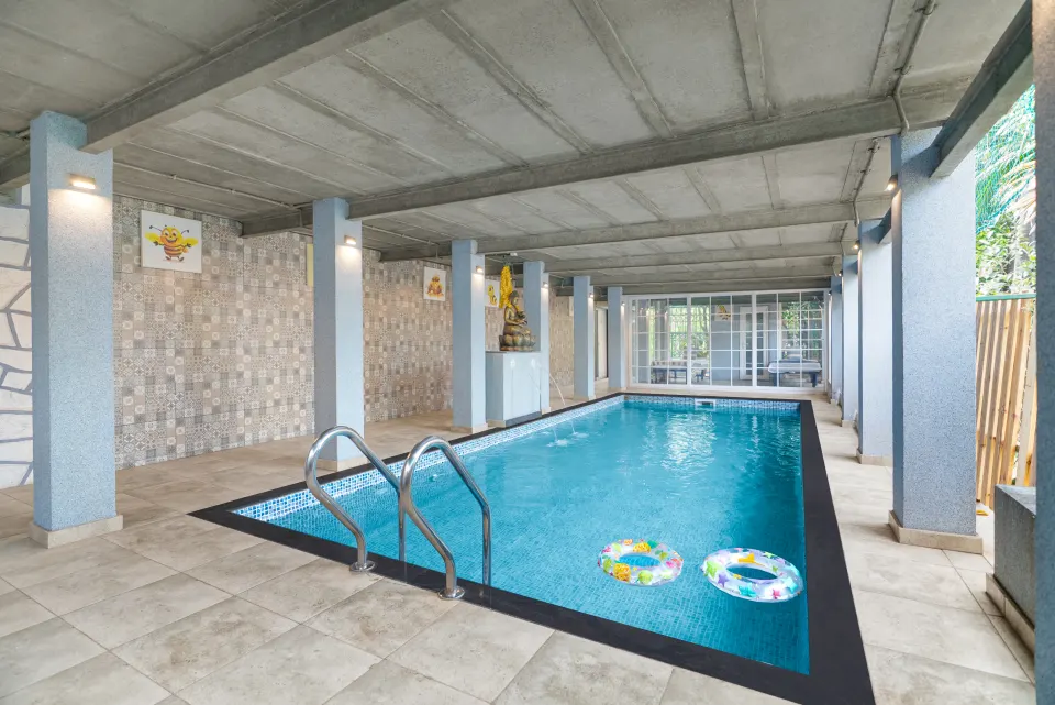 Honeycomb - Pool Area 1