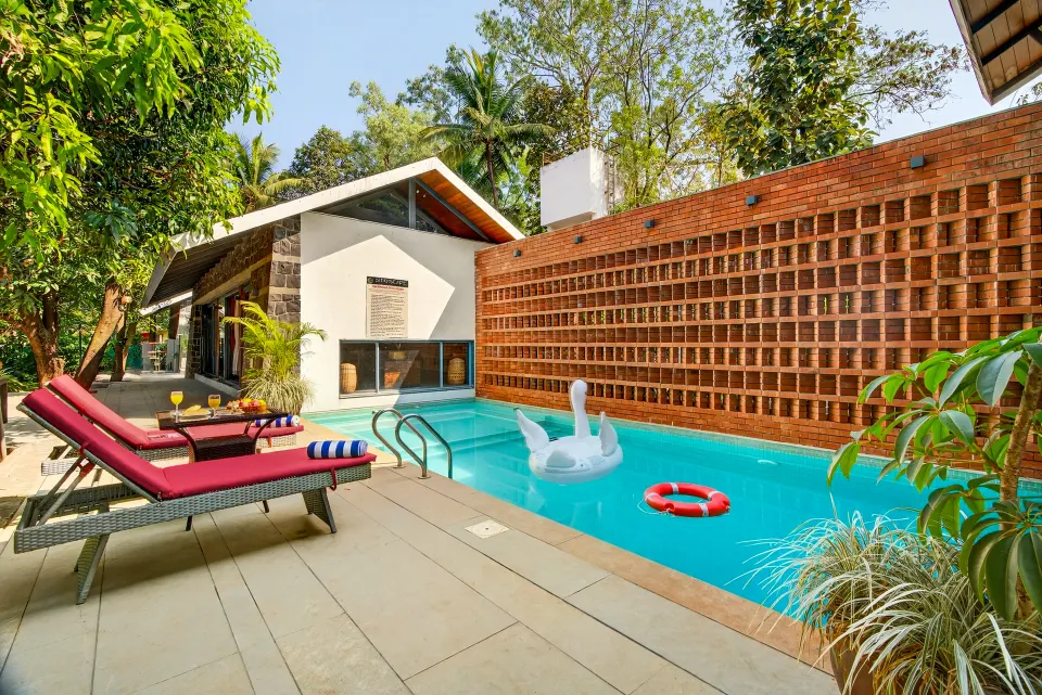 Salt Water - Pool area 1