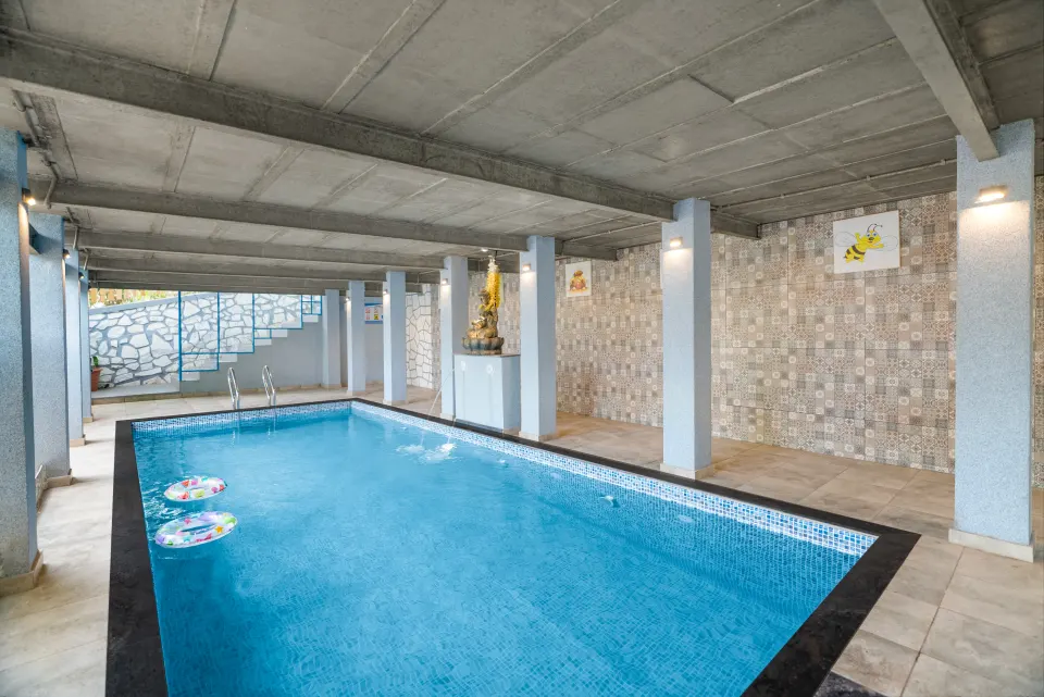 Honeycomb - Pool Area 3